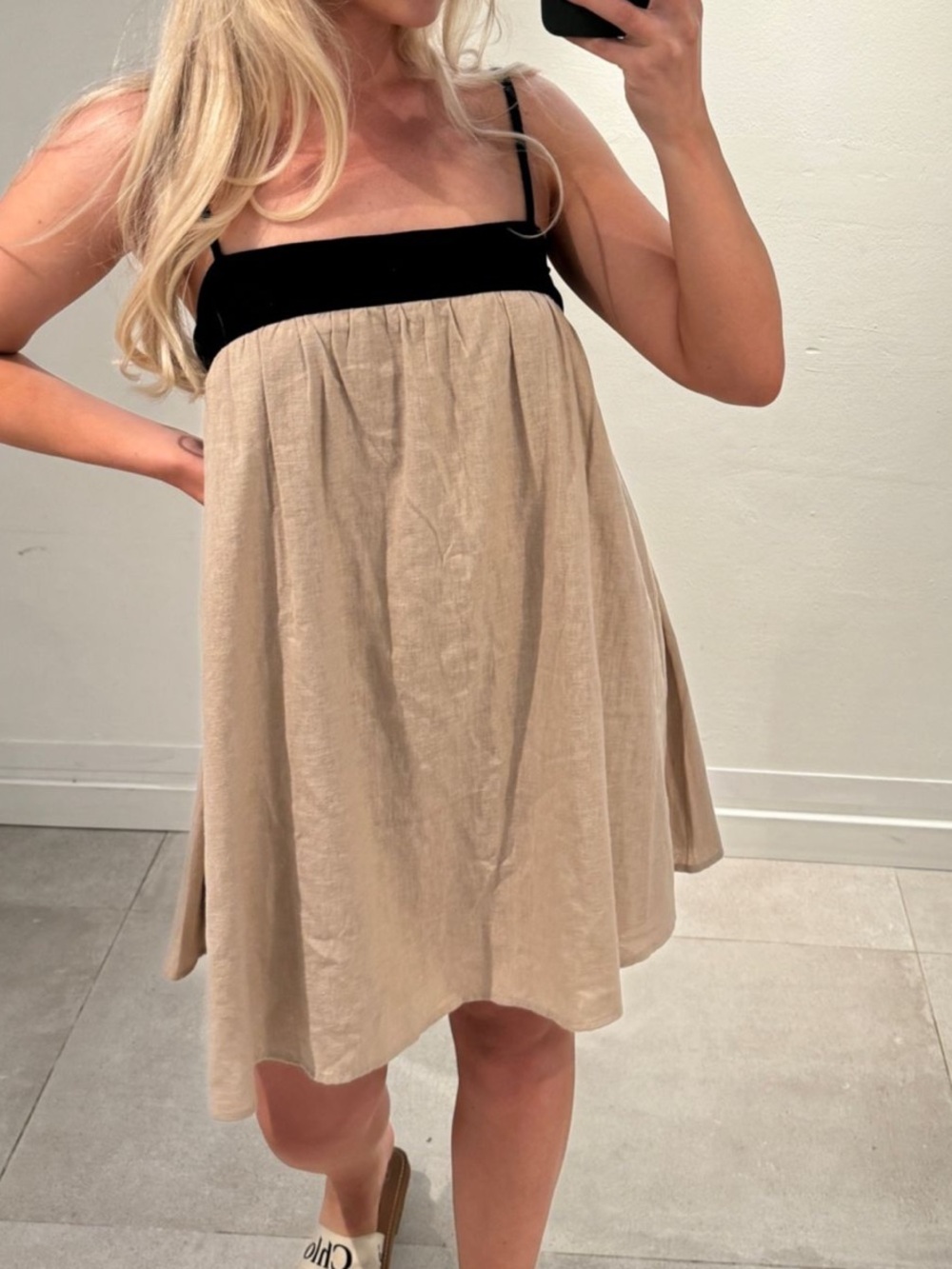 Abercrombie & Fitch Beige A-Line Skort with Black Waistband. Size LT